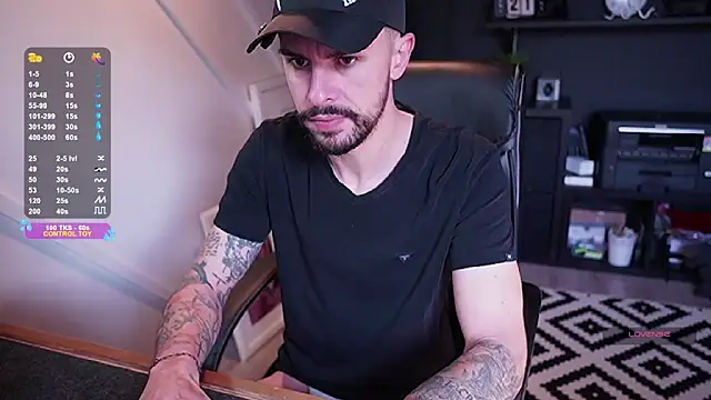 monsieurguitsxxx online show from December 22, 1:11 pm