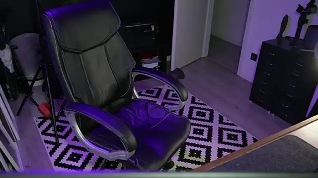 monsieurguitsxxx online show from January 10, 2:45 pm