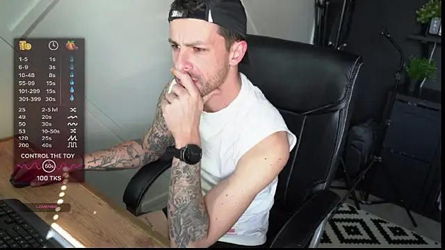 monsieurguitsxxx online show from March 4, 1:30 pm