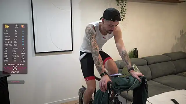 monsieurguitsxxx online show from February 14, 4:07 pm