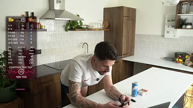 monsieurguitsxxx online show from March 18, 2:08 pm