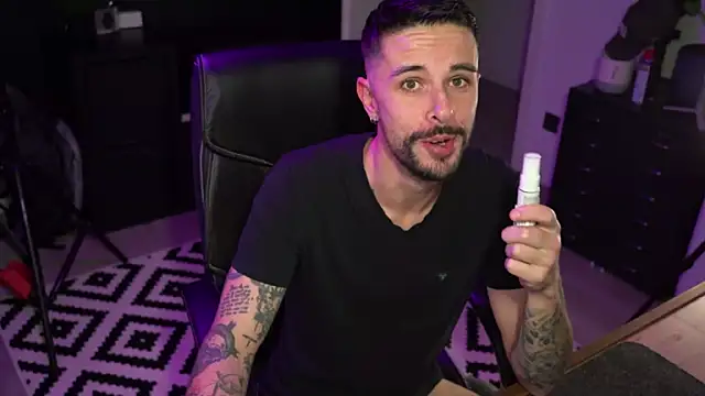 monsieurguitsxxx online show from January 6, 5:17 pm