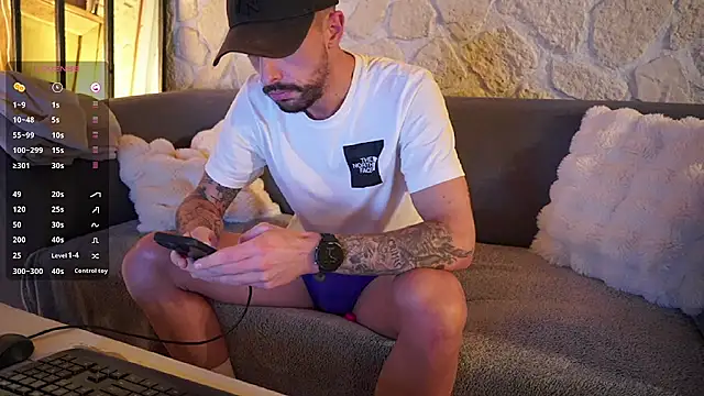 Snapshot of monsieurguitsxxx chatting on November 25, 4:51 pm monsieurguitsxxx online show from November 25, 4:51 pm