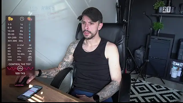 monsieurguitsxxx online show from February 26, 1:33 pm