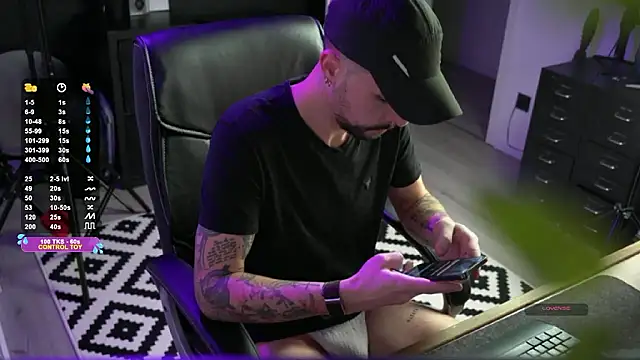 monsieurguitsxxx online show from January 11, 1:40 pm