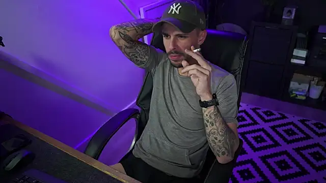 Snapshot of monsieurguitsxxx chatting on December 1, 3:13 pm monsieurguitsxxx online show from December 1, 3:13 pm