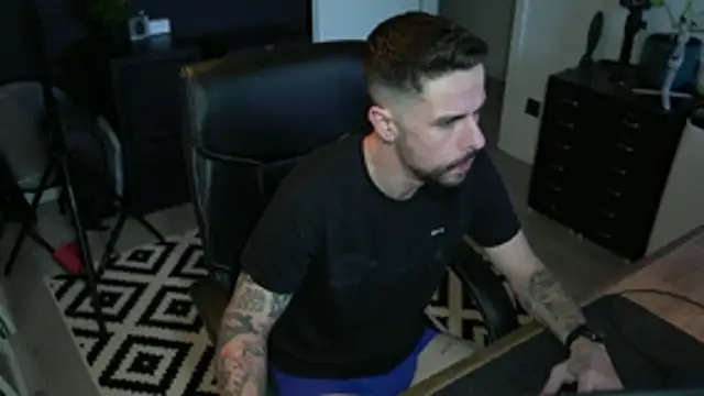 monsieurguitsxxx online show from January 7, 11:26 am