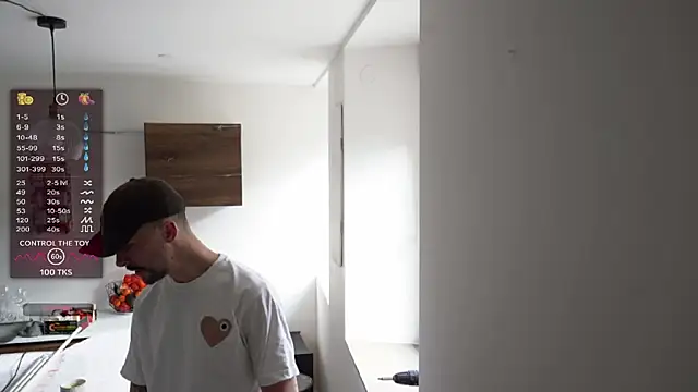 monsieurguitsxxx online show from February 12, 3:01 pm