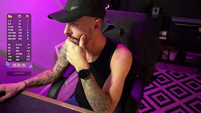 Snapshot of monsieurguitsxxx chatting on December 15, 4:02 pm monsieurguitsxxx online show from December 15, 4:02 pm