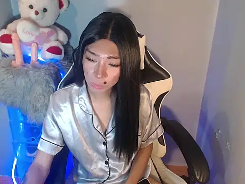 Yourasianbabyemma online show from November 3, 8:12 pm