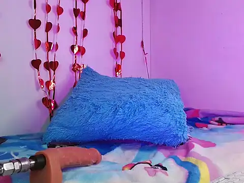 Isaa Foxx  online show from January 8, 4:29 am