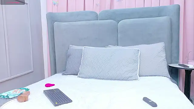 NaughtyHally  online show from March 10, 11:47 am