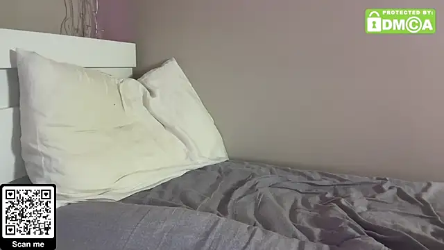 twinkbuldge online show from April 3, 6:03 pm