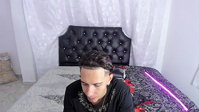 Snapshot of Hayden_Boy_ chatting on October 31, 12:57 pm Hayden Boy online show from October 31, 12:57 pm