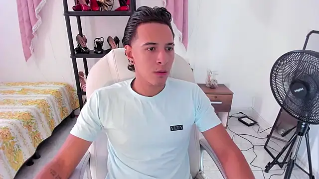 Snapshot of Hayden_Boy_ chatting on November 1, 7:19 pm Hayden Boy online show from November 1, 7:19 pm