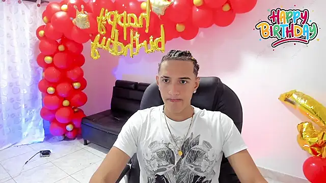 Snapshot of Hayden_Boy_ chatting on November 13, 8:46 pm Hayden Boy online show from November 13, 8:46 pm