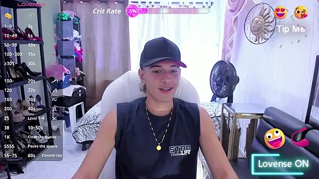 Snapshot of Hayden_Boy_ chatting on December 1, 7:37 pm Hayden Boy online show from December 1, 7:37 pm