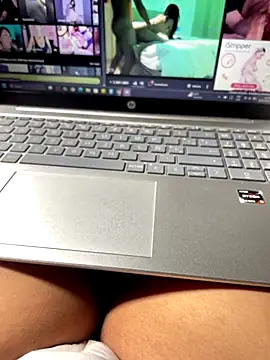 Snapshot of Techi0525 chatting on December 2, 3:36 pm Techi0525 online show from December 2, 3:36 pm