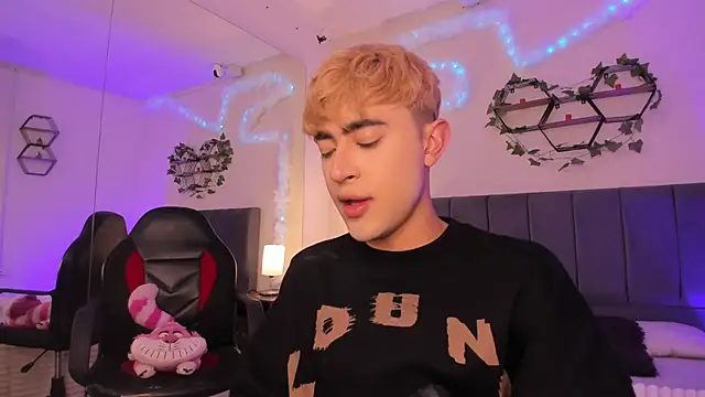 JustinCastiblanco online show from November 5, 11:24 am