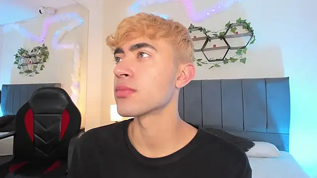 JustinCastiblanco online show from October 30, 11:30 am