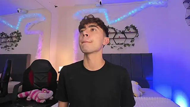 JustinCastiblanco online show from December 19, 11:23 am