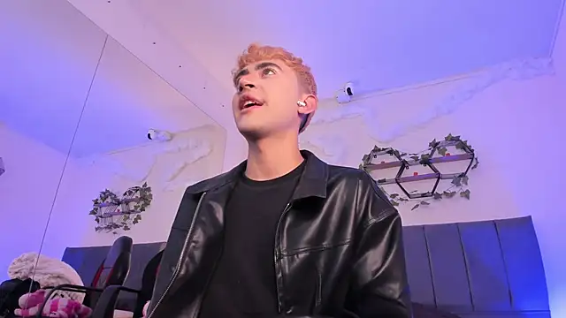 JustinCastiblanco online show from November 4, 11:25 am