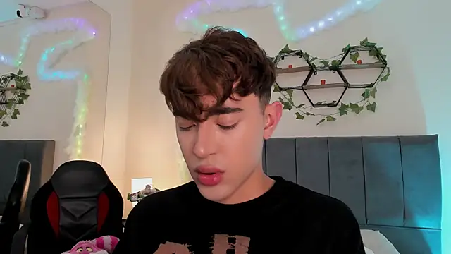 JustinCastiblanco online show from December 20, 11:35 am