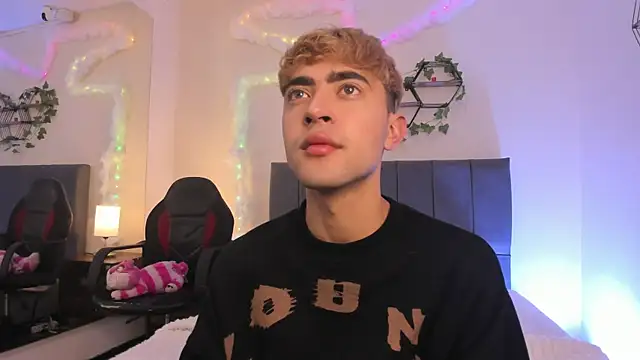 JustinCastiblanco online show from December 3, 11:20 am