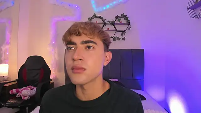 JustinCastiblanco online show from December 4, 11:31 am