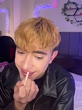 JustinCastiblanco online show from October 17, 11:45 am