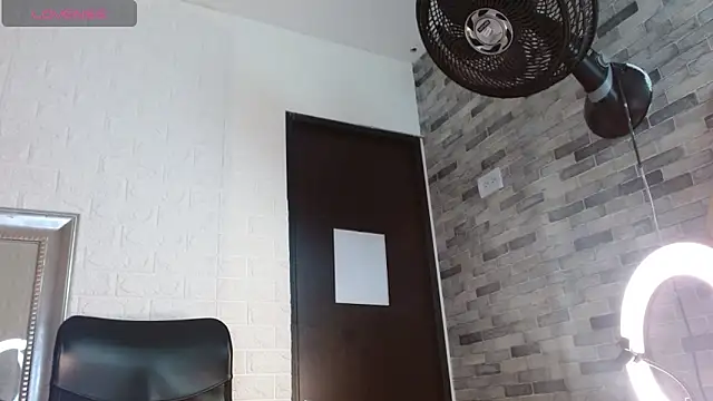 Snapshot of Amara__Hank chatting on November 10, 1:27 pm Amara Hank online show from November 10, 1:27 pm