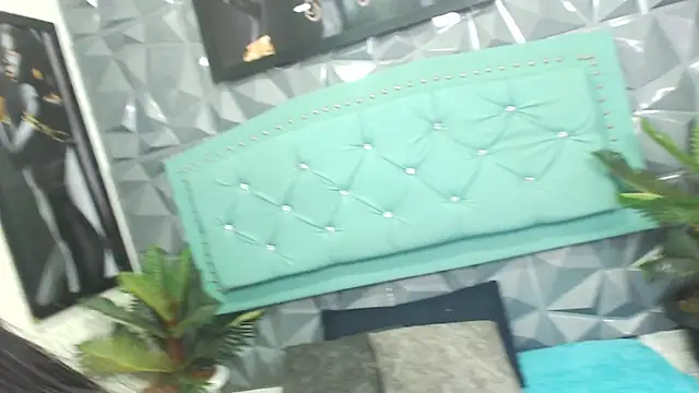 Snapshot of Amara__Hank chatting on November 30, 1:56 pm Amara Hank online show from November 30, 1:56 pm