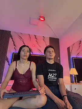 Snapshot of SsexCouplee chatting on June 20, 10:53 am SsexCouplee online show from June 20, 10:53 am