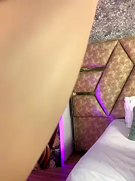 Snapshot of SsexCouplee chatting on October 31, 12:35 pm SsexCouplee online show from October 31, 12:35 pm