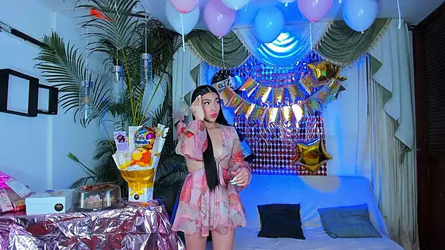 madams worker online show from March 26, 9:35 pm