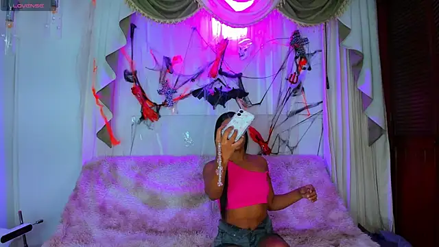 madams worker online show from November 5, 5:27 pm