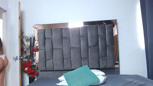 Snapshot of Salmma_Milf chatting on November 19, 12:05 pm Salmma Milf online show from November 19, 12:05 pm