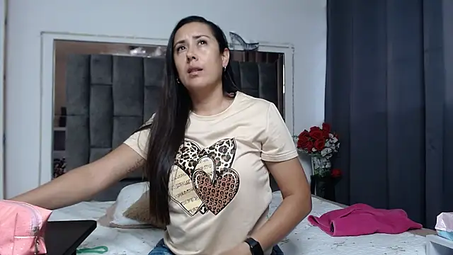 Salmma Milf online show from March 17, 11:35 am