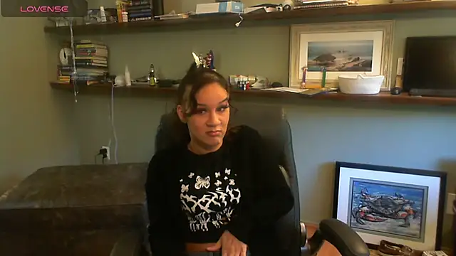 Snapshot of ravensoto chatting on October 16, 6:05 pm ravensoto online show from October 16, 6:05 pm