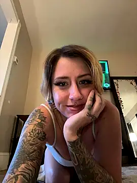 Snapshot of EllieELf chatting on October 15, 10:07 pm EllieELf online show from October 15, 10:07 pm