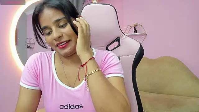 Snapshot of jazmin_lovee chatting on October 21, 3:00 pm jazmin lovee online show from October 21, 3:00 pm