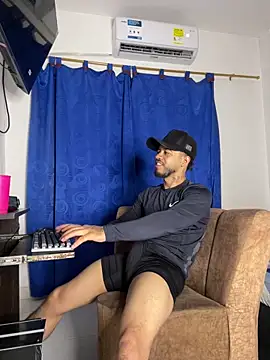 Snapshot of Kylian_Alessandro chatting on December 15, 9:48 am Kylian Alessandro online show from December 15, 9:48 am