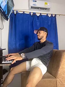 Snapshot of Kylian_Alessandro chatting on November 18, 12:15 am Kylian Alessandro online show from November 18, 12:15 am