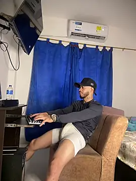 Kylian Alessandro online show from February 25, 12:16 pm