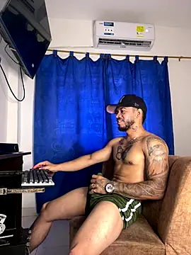 Snapshot of Kylian_Alessandro chatting on November 23, 4:06 pm Kylian Alessandro online show from November 23, 4:06 pm