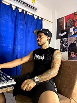 Snapshot of Kylian_Alessandro chatting on October 24, 3:55 pm Kylian Alessandro online show from October 24, 3:55 pm