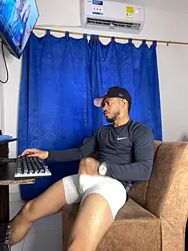 Snapshot of Kylian_Alessandro chatting on November 20, 1:45 pm Kylian Alessandro online show from November 20, 1:45 pm