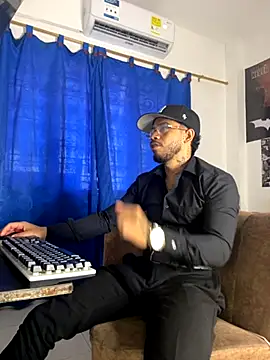 Snapshot of Kylian_Alessandro chatting on October 27, 3:35 pm Kylian Alessandro online show from October 27, 3:35 pm