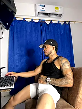 Snapshot of Kylian_Alessandro chatting on November 5, 5:21 am Kylian Alessandro online show from November 5, 5:21 am