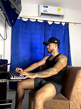 Kylian Alessandro online show from December 17, 5:07 pm